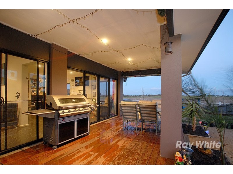 110 Settlers Run, Cranbourne South VIC 3977