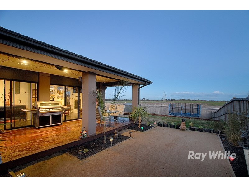 110 Settlers Run, Cranbourne South VIC 3977