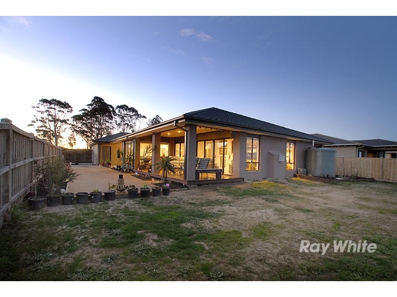 110 Settlers Run, Cranbourne South VIC 3977