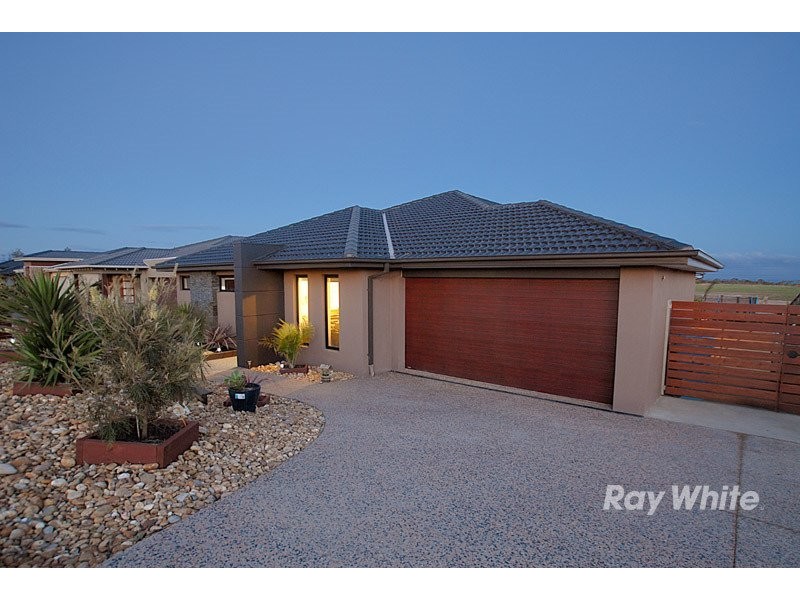 110 Settlers Run, Cranbourne South VIC 3977