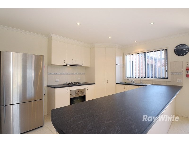 28 Taplan Crescent, Cranbourne VIC 3977