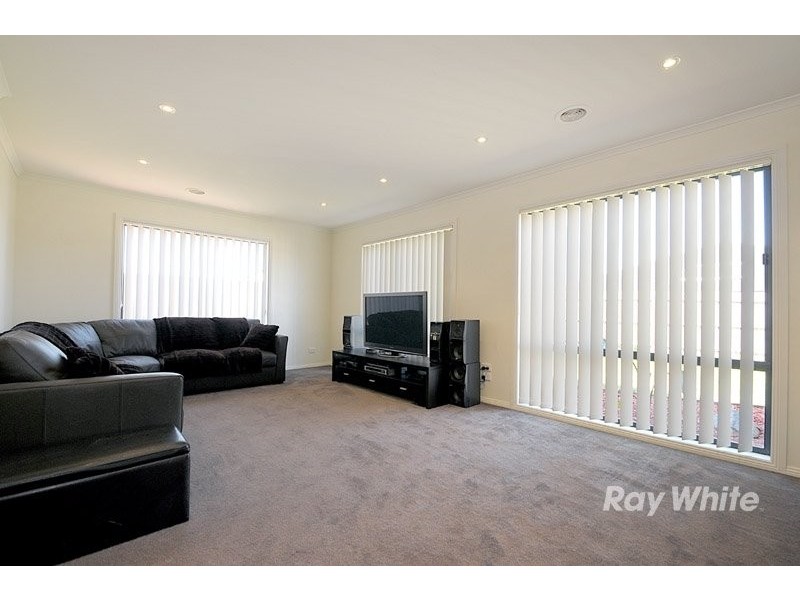 28 Taplan Crescent, Cranbourne VIC 3977