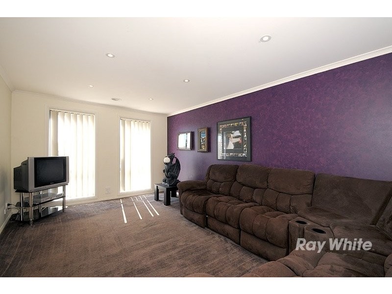 28 Taplan Crescent, Cranbourne VIC 3977