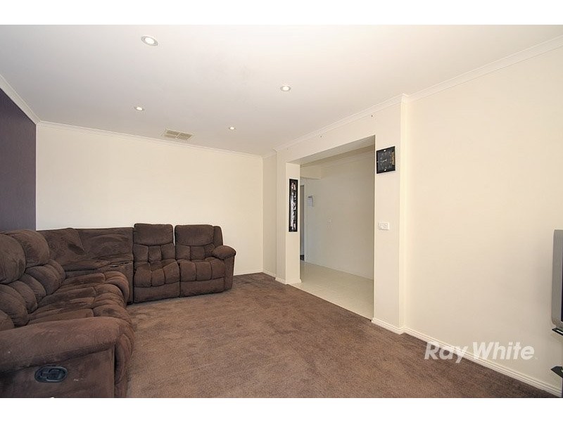 28 Taplan Crescent, Cranbourne VIC 3977