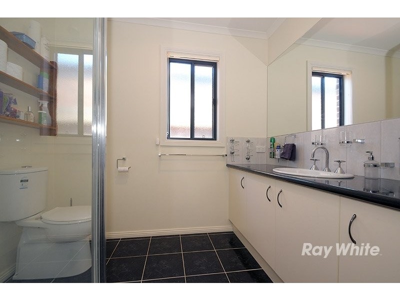 28 Taplan Crescent, Cranbourne VIC 3977