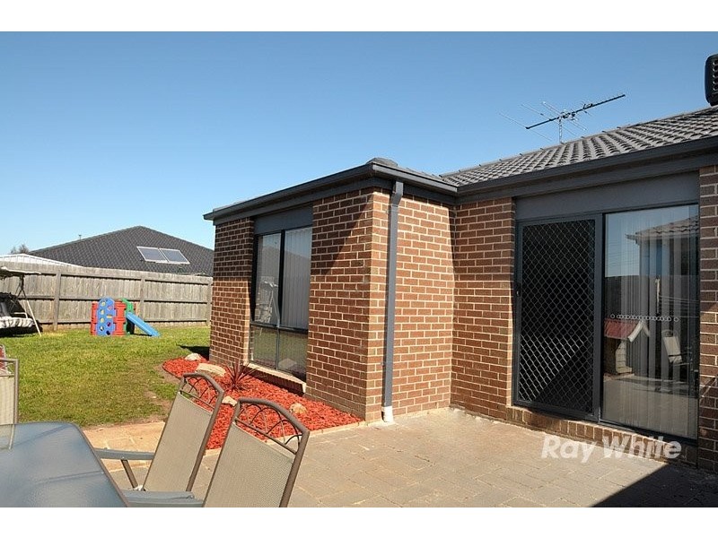 28 Taplan Crescent, Cranbourne VIC 3977