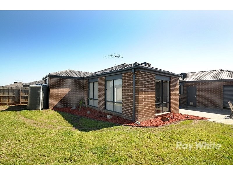 28 Taplan Crescent, Cranbourne VIC 3977