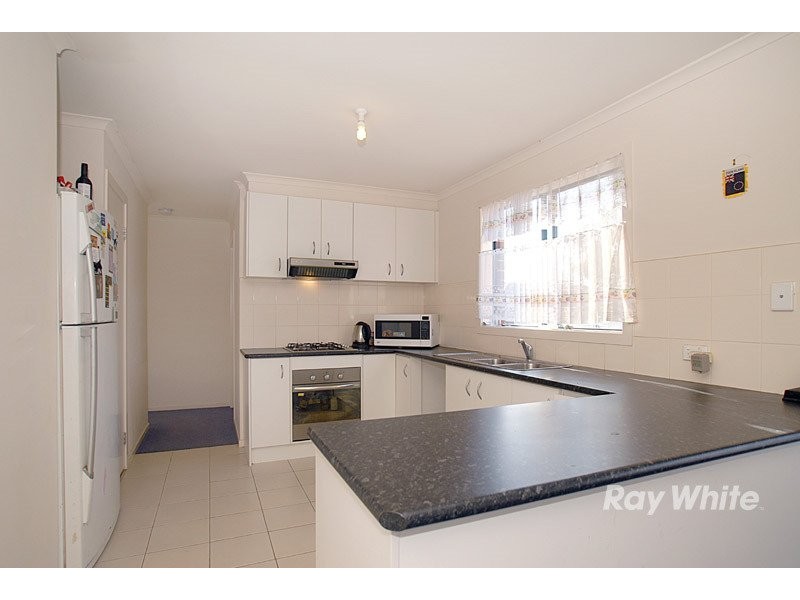 19 Calais Circuit, Cranbourne VIC 3977