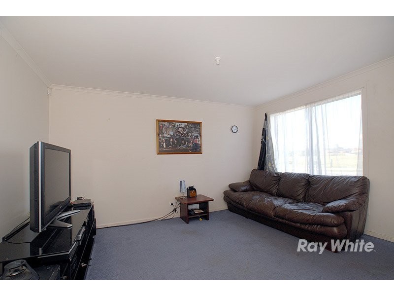 19 Calais Circuit, Cranbourne VIC 3977