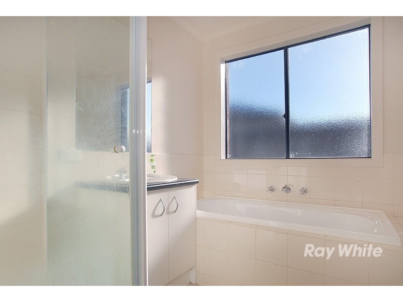 19 Calais Circuit, Cranbourne VIC 3977