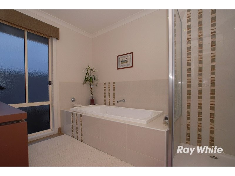 42 Yellowbox Crescent, Lyndhurst VIC 3975