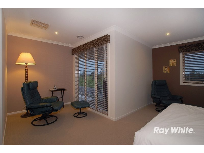 42 Yellowbox Crescent, Lyndhurst VIC 3975