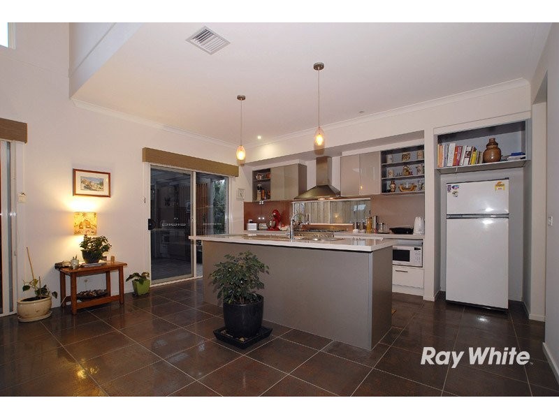 42 Yellowbox Crescent, Lyndhurst VIC 3975
