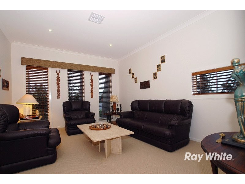42 Yellowbox Crescent, Lyndhurst VIC 3975