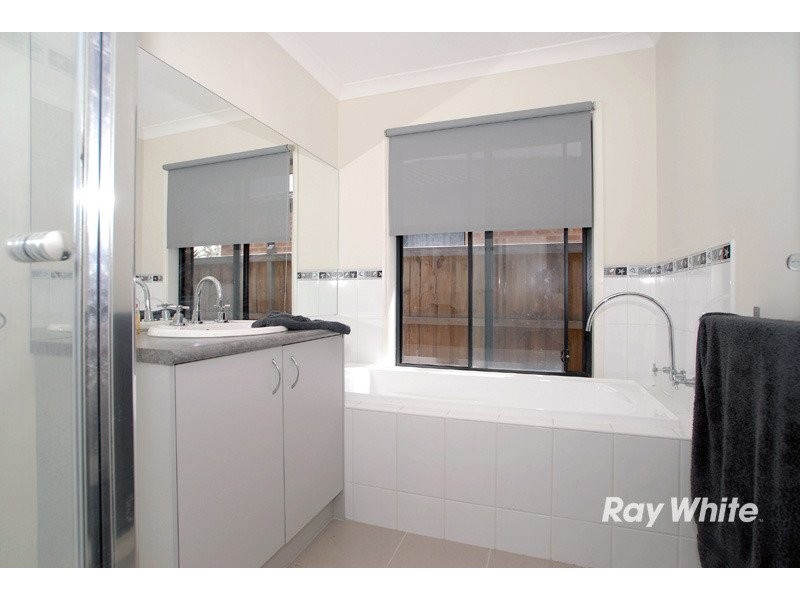 58 Westmoreland Avenue, Cranbourne VIC 3977
