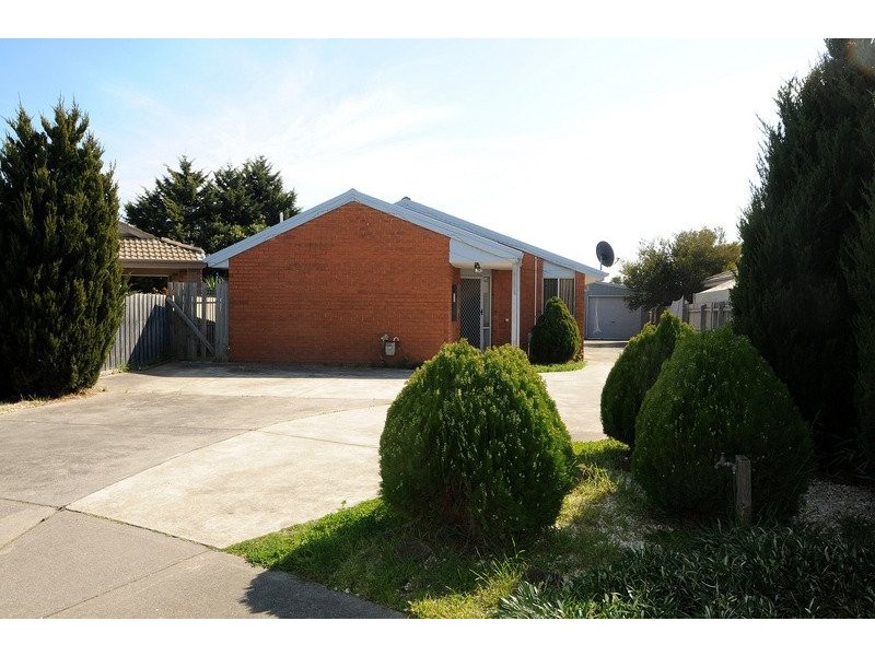 38 Andrea Crescent, Cranbourne VIC 3977