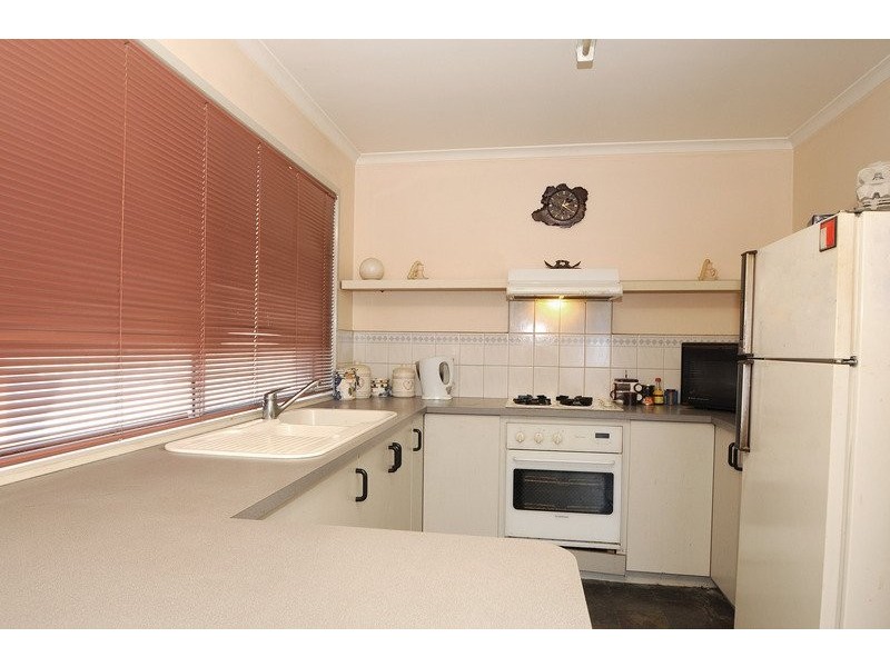 38 Andrea Crescent, Cranbourne VIC 3977