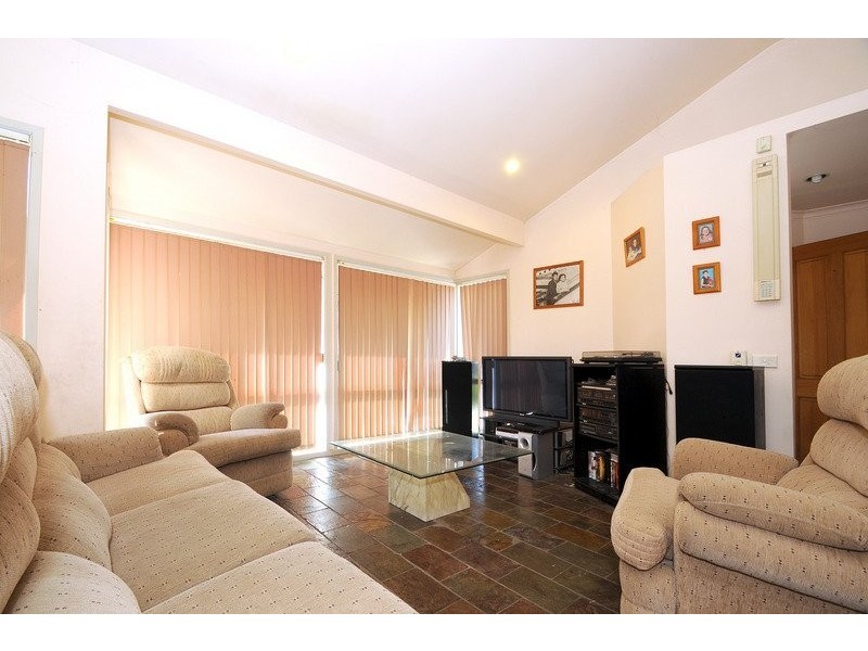 38 Andrea Crescent, Cranbourne VIC 3977