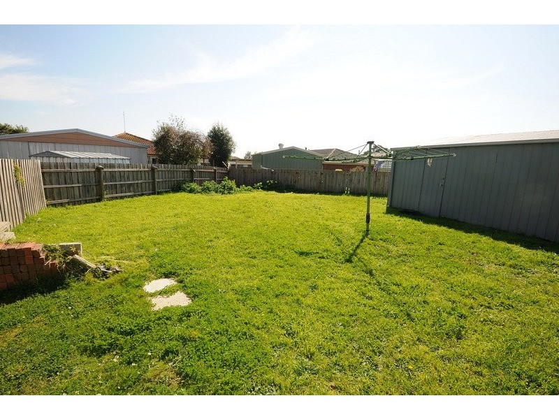 38 Andrea Crescent, Cranbourne VIC 3977