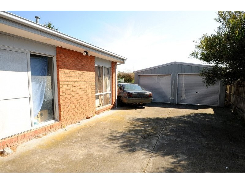 38 Andrea Crescent, Cranbourne VIC 3977