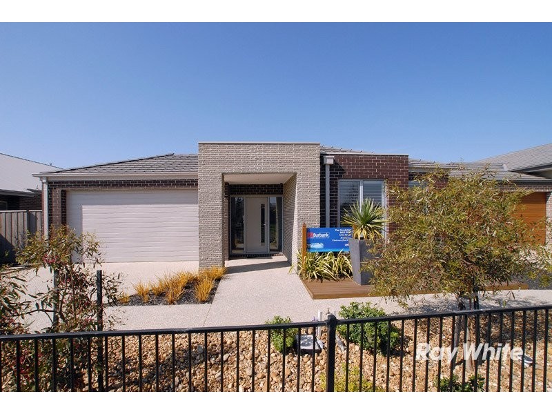 4 Torney Street, Cranbourne East VIC 3977
