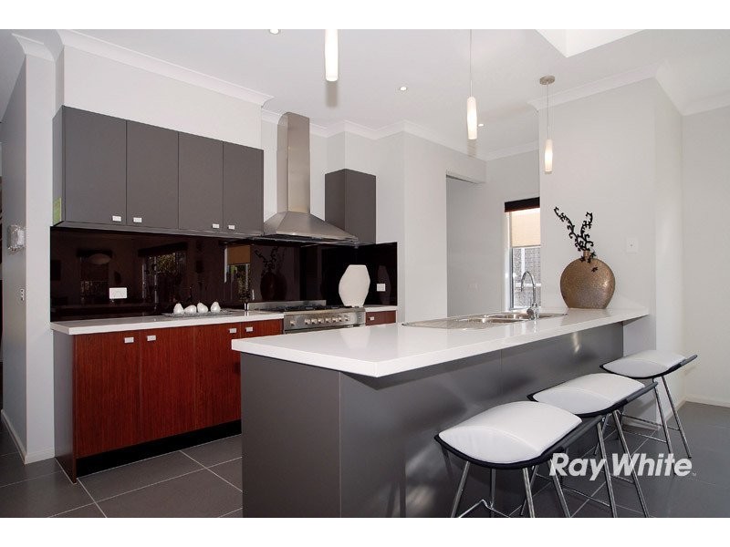 4 Torney Street, Cranbourne East VIC 3977