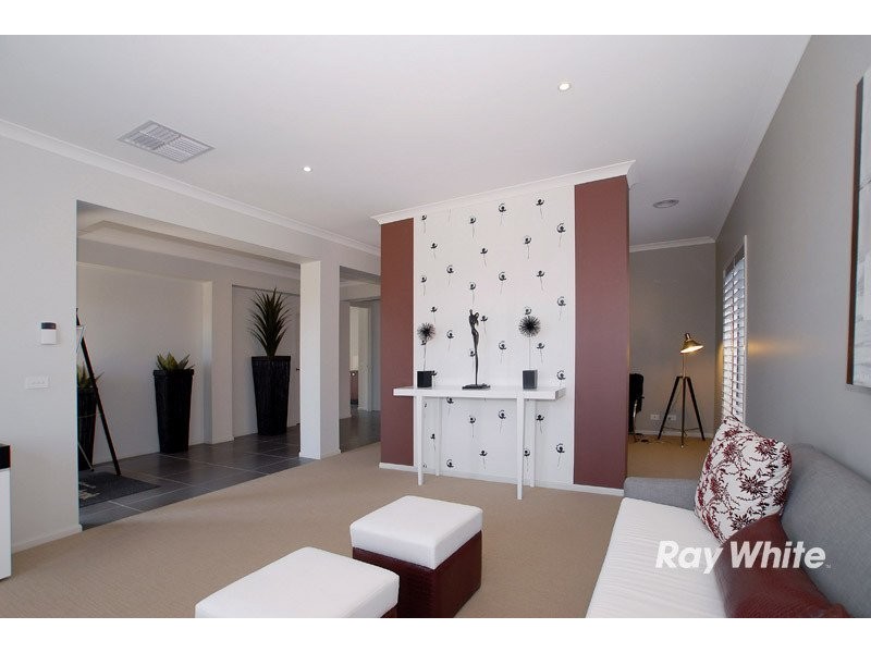 4 Torney Street, Cranbourne East VIC 3977