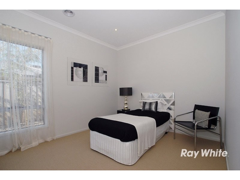 4 Torney Street, Cranbourne East VIC 3977