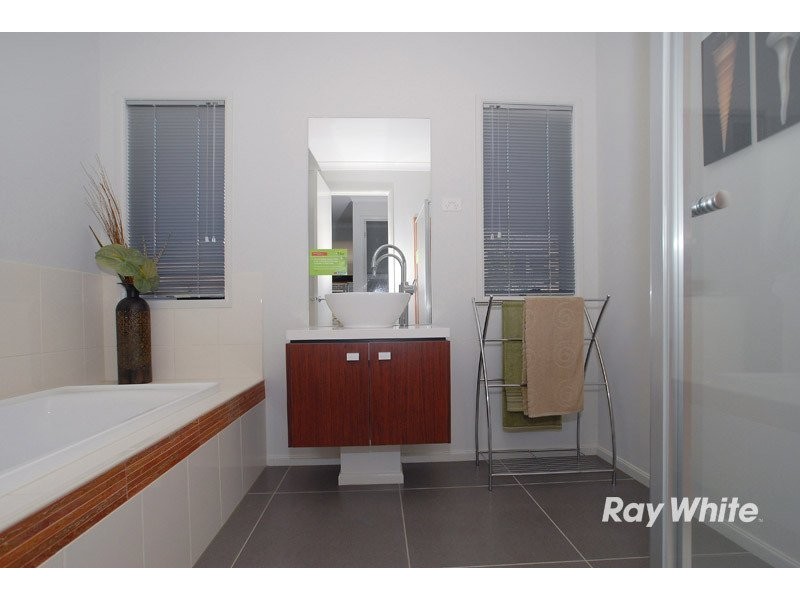 4 Torney Street, Cranbourne East VIC 3977