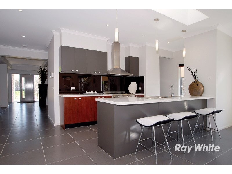 4 Torney Street, Cranbourne East VIC 3977