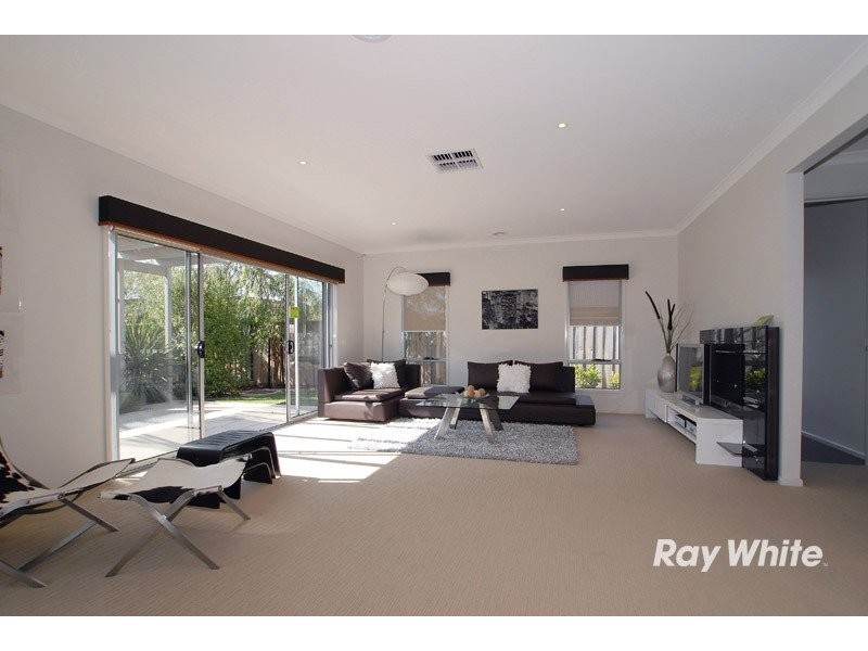 4 Torney Street, Cranbourne East VIC 3977