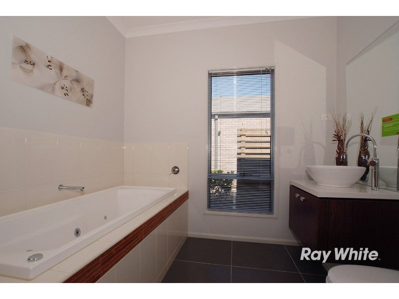 4 Torney Street, Cranbourne East VIC 3977