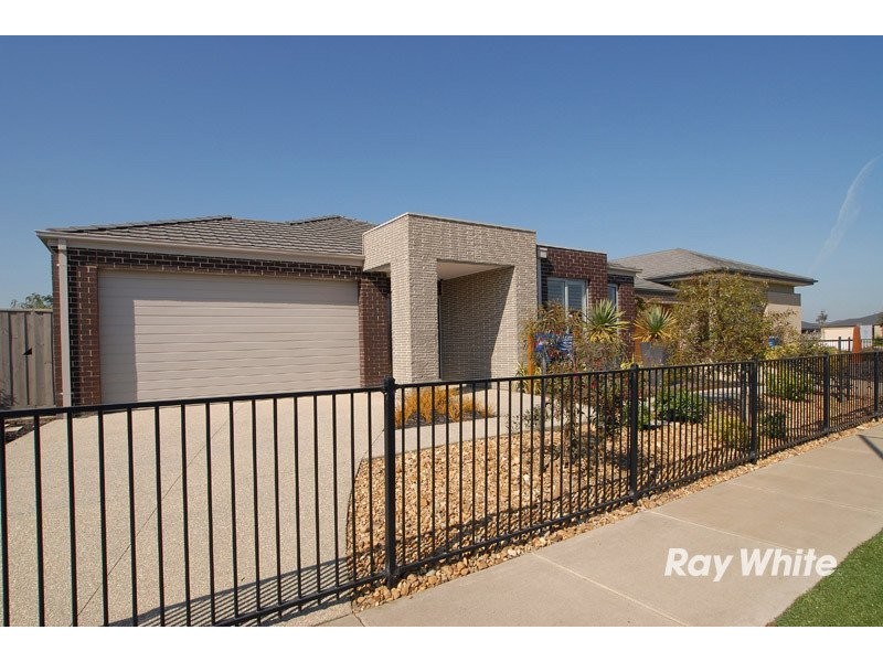 4 Torney Street, Cranbourne East VIC 3977