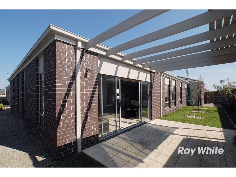 4 Torney Street, Cranbourne East VIC 3977