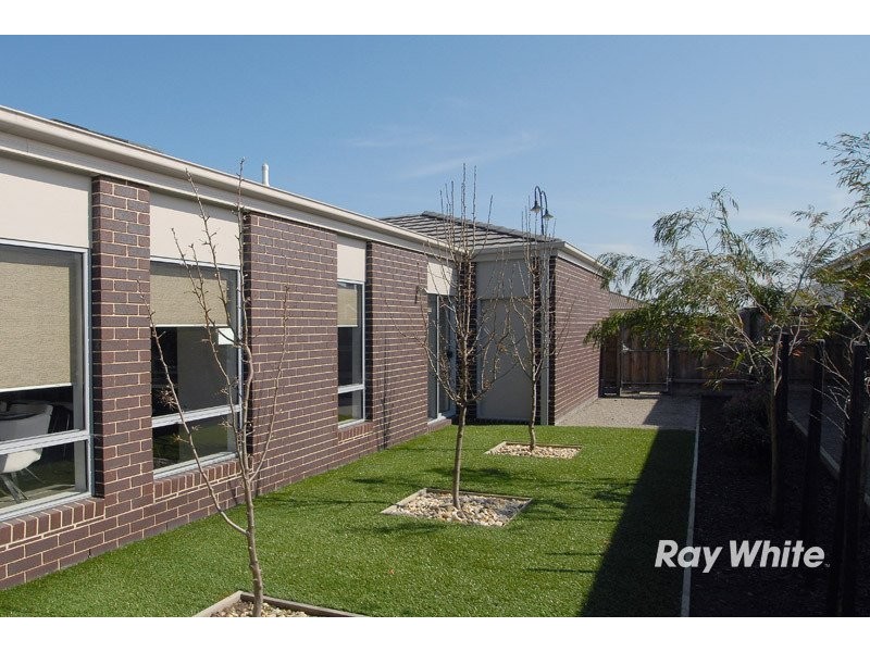 4 Torney Street, Cranbourne East VIC 3977