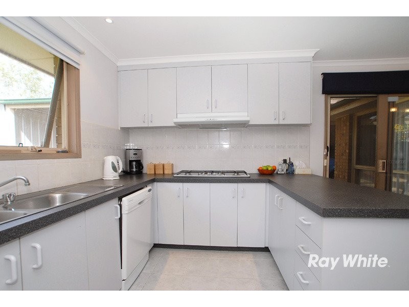 52 Amber Crescent, Narre Warren VIC 3805