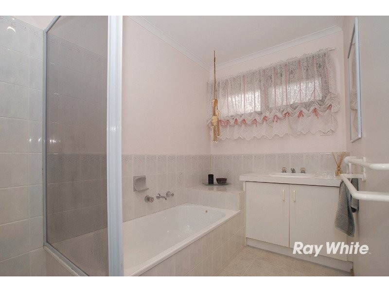 52 Amber Crescent, Narre Warren VIC 3805