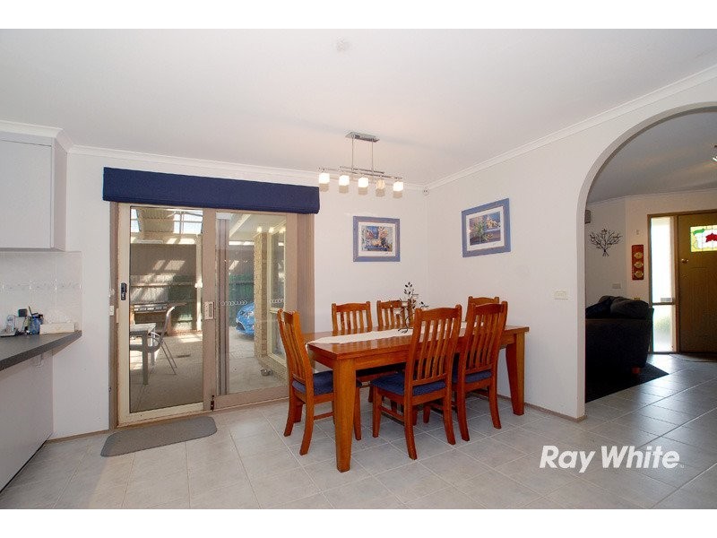 52 Amber Crescent, Narre Warren VIC 3805