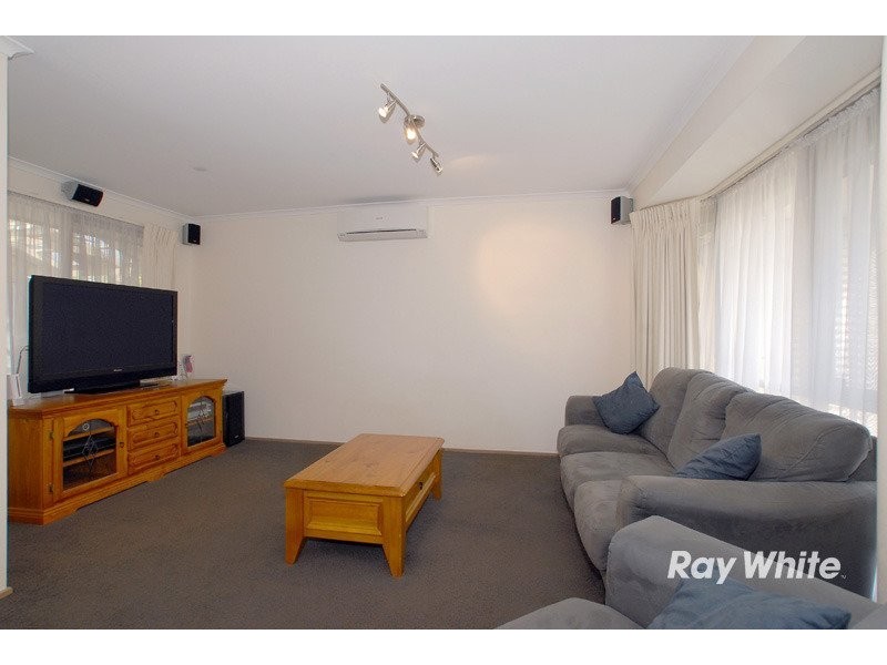 52 Amber Crescent, Narre Warren VIC 3805