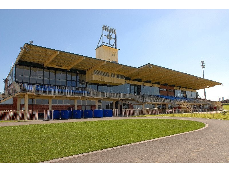 52 Lesdon Avenue, Cranbourne North VIC 3977