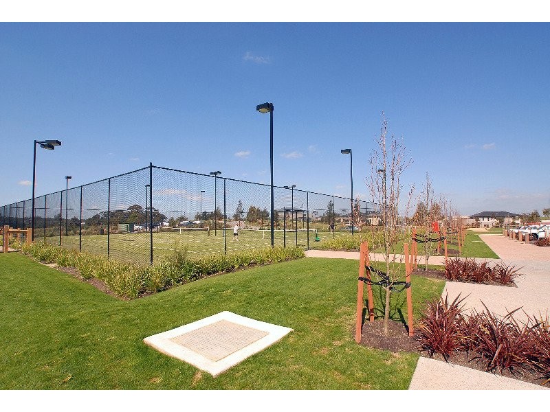 52 Lesdon Avenue, Cranbourne North VIC 3977