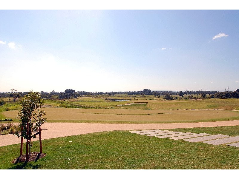 52 Lesdon Avenue, Cranbourne North VIC 3977