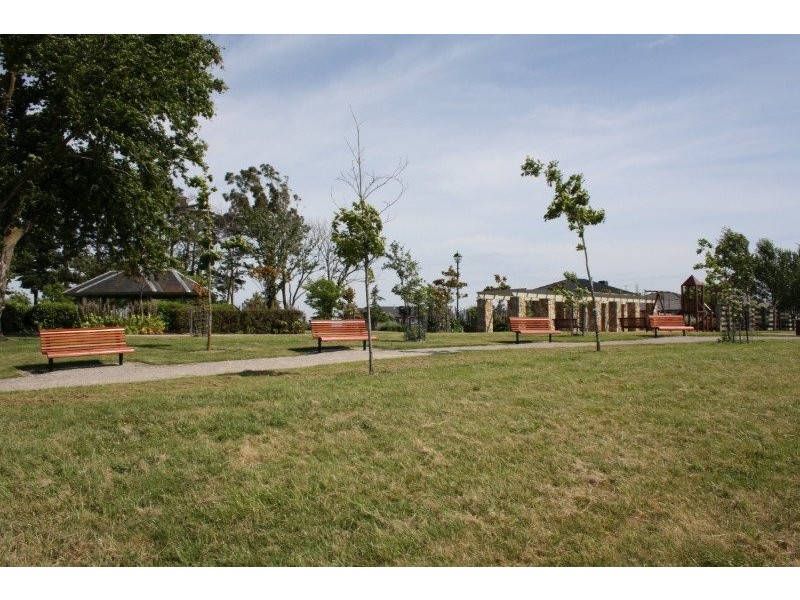 3 Terrier Mews, Cranbourne East VIC 3977