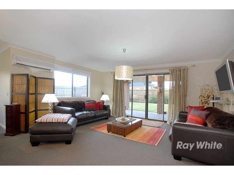 8 Danita Way, Cranbourne VIC 3977