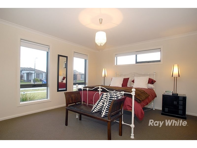 8 Danita Way, Cranbourne VIC 3977