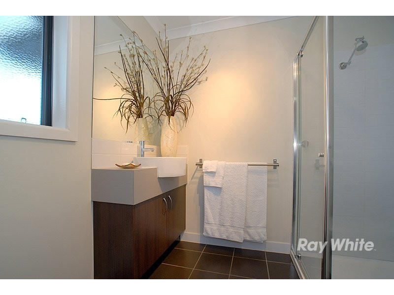 8 Danita Way, Cranbourne VIC 3977