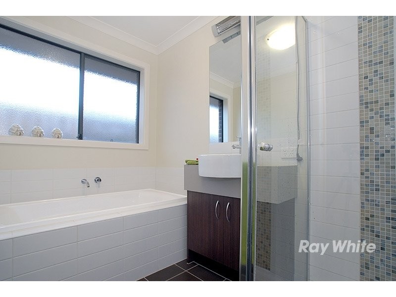 8 Danita Way, Cranbourne VIC 3977
