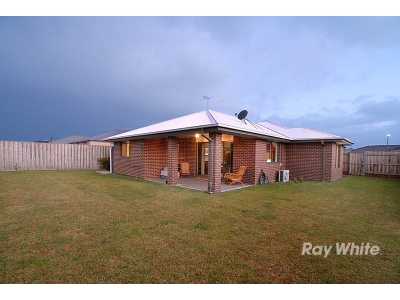 8 Danita Way, Cranbourne VIC 3977