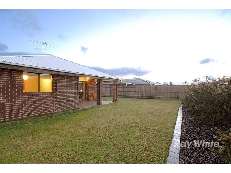 8 Danita Way, Cranbourne VIC 3977