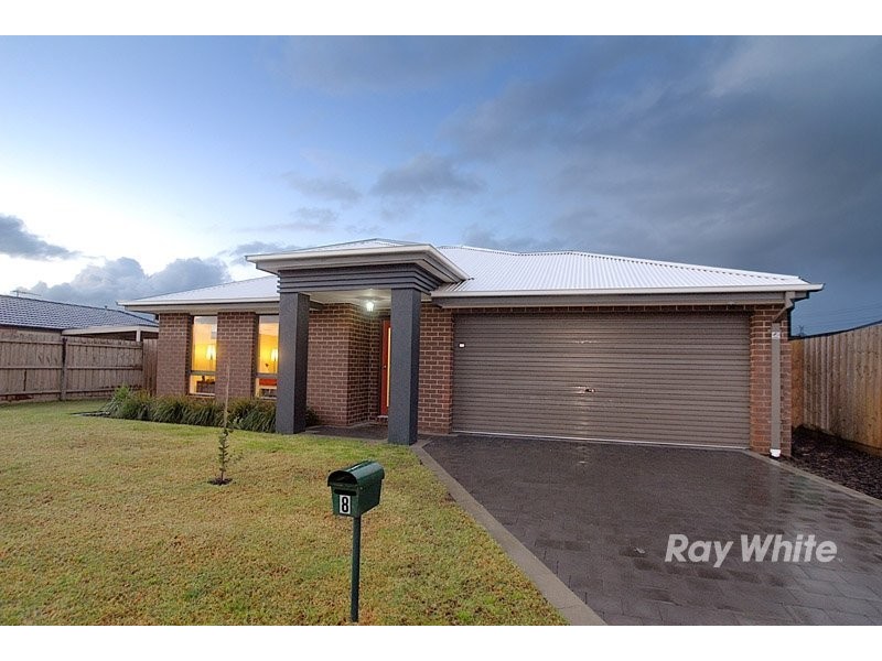 8 Danita Way, Cranbourne VIC 3977